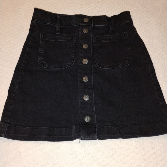 Madewell Black Denim Button Front Mini Skirt with Patch pockets size 26 - Picture 1 of 6
